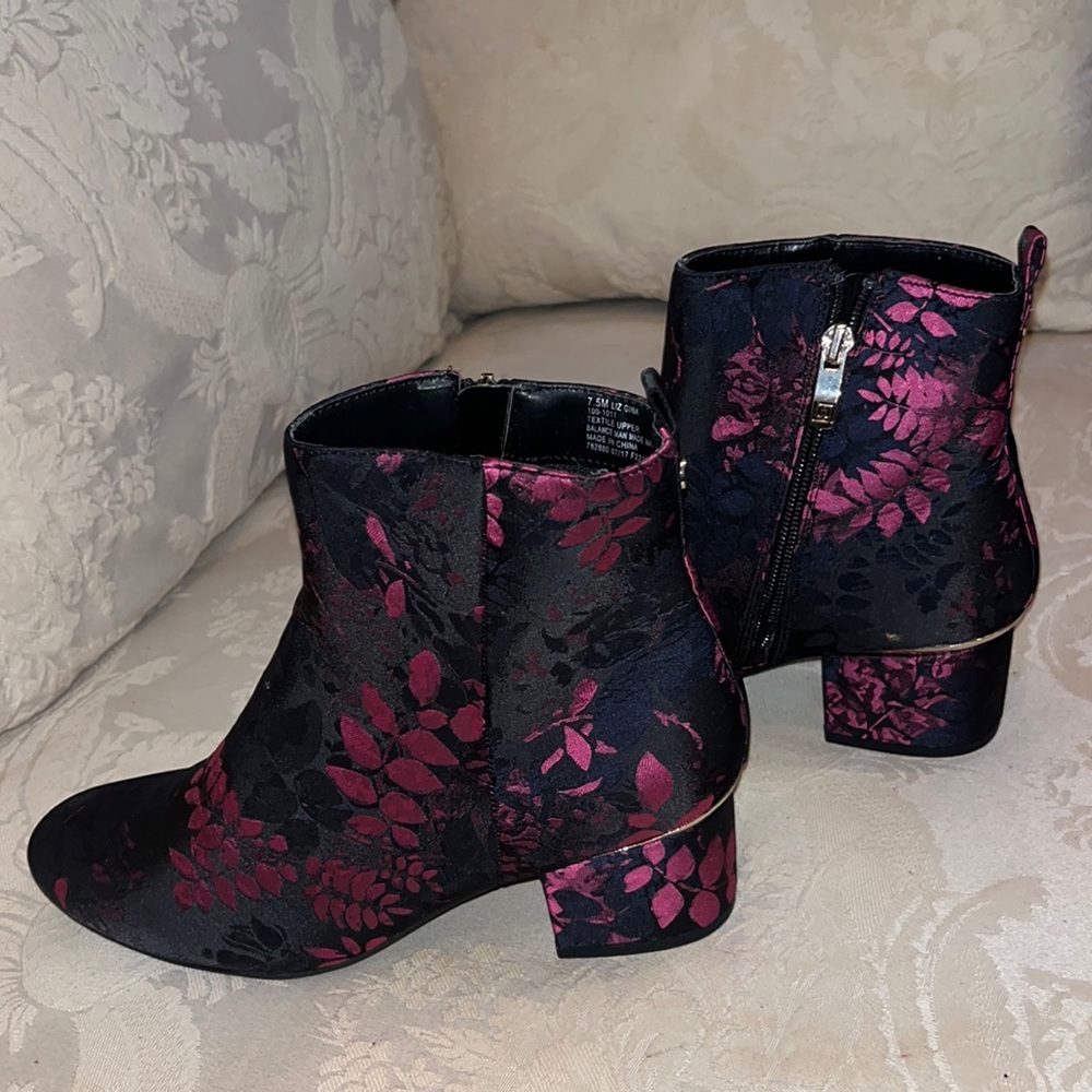 Liz Claiborne LC GINA Floral Brocade 7.5